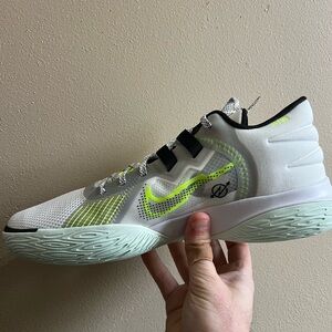 Mens nike kyrie flytrap v (CZ4100 101) size 13